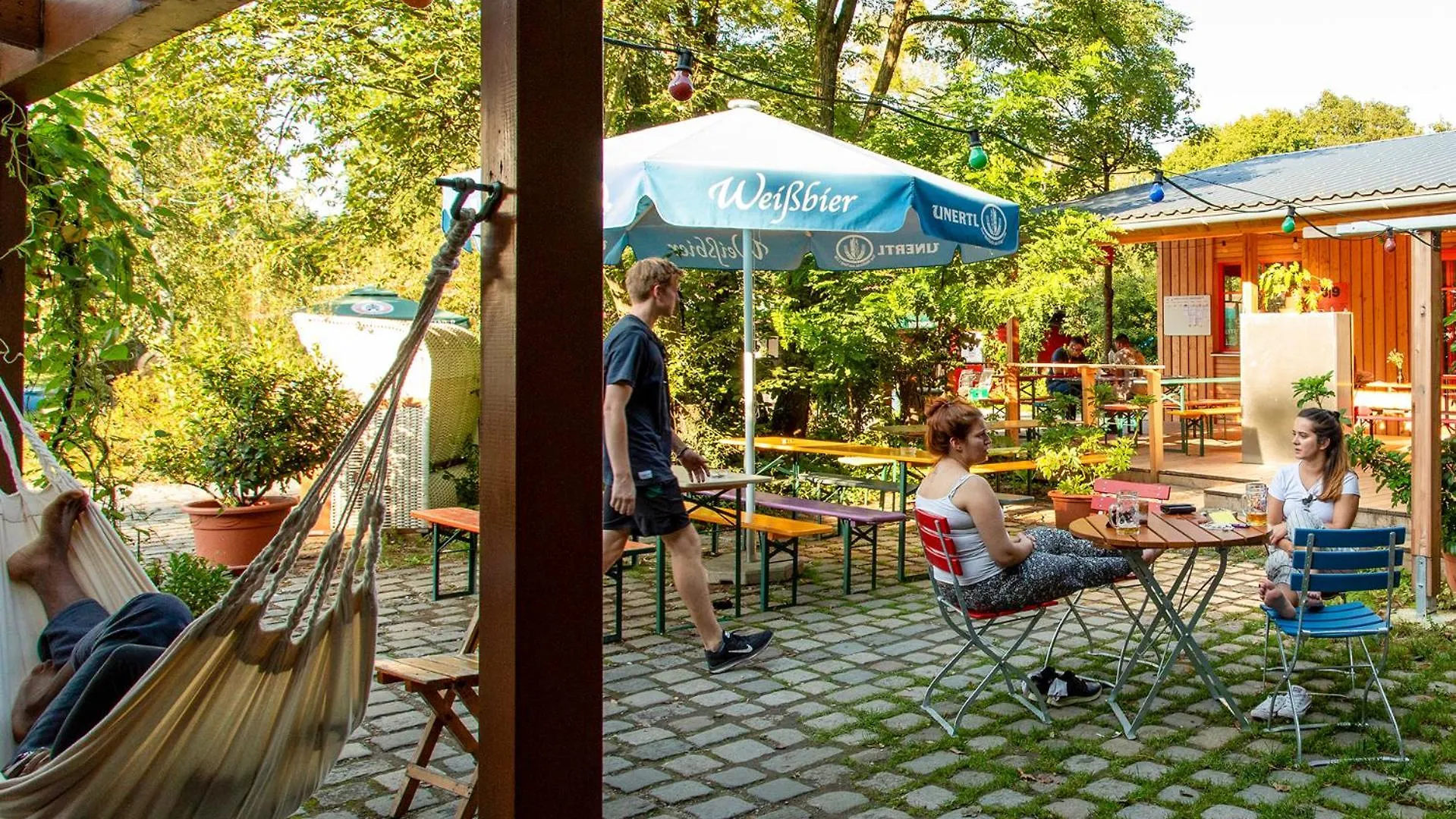 The Tent - Youth Only - Buchung Leider Nur Bis 30 Jahre Moeglich! Munich Hostel