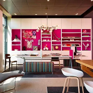 Moxy Munich Airport Hotell