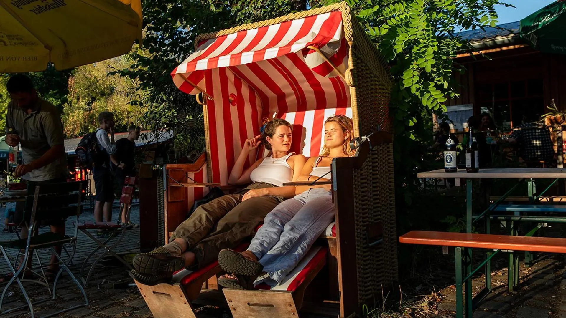 The Tent - Youth Only - Buchung Leider Nur Bis 30 Jahre Moeglich! Münih 0*,  Almanya