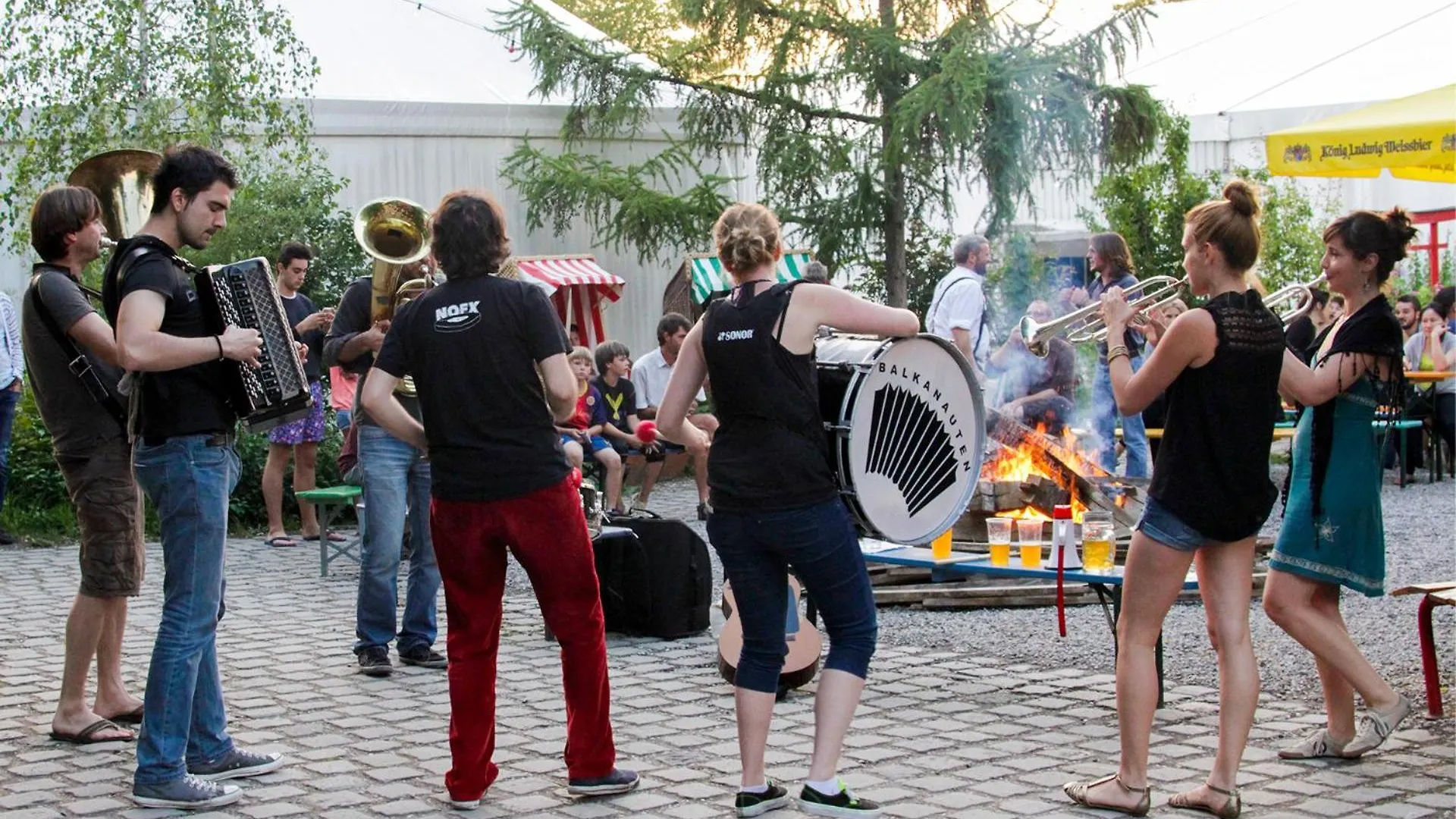 Hostel The Tent - Youth Only - Buchung Leider Nur Bis 30 Jahre Moeglich! Münih Almanya